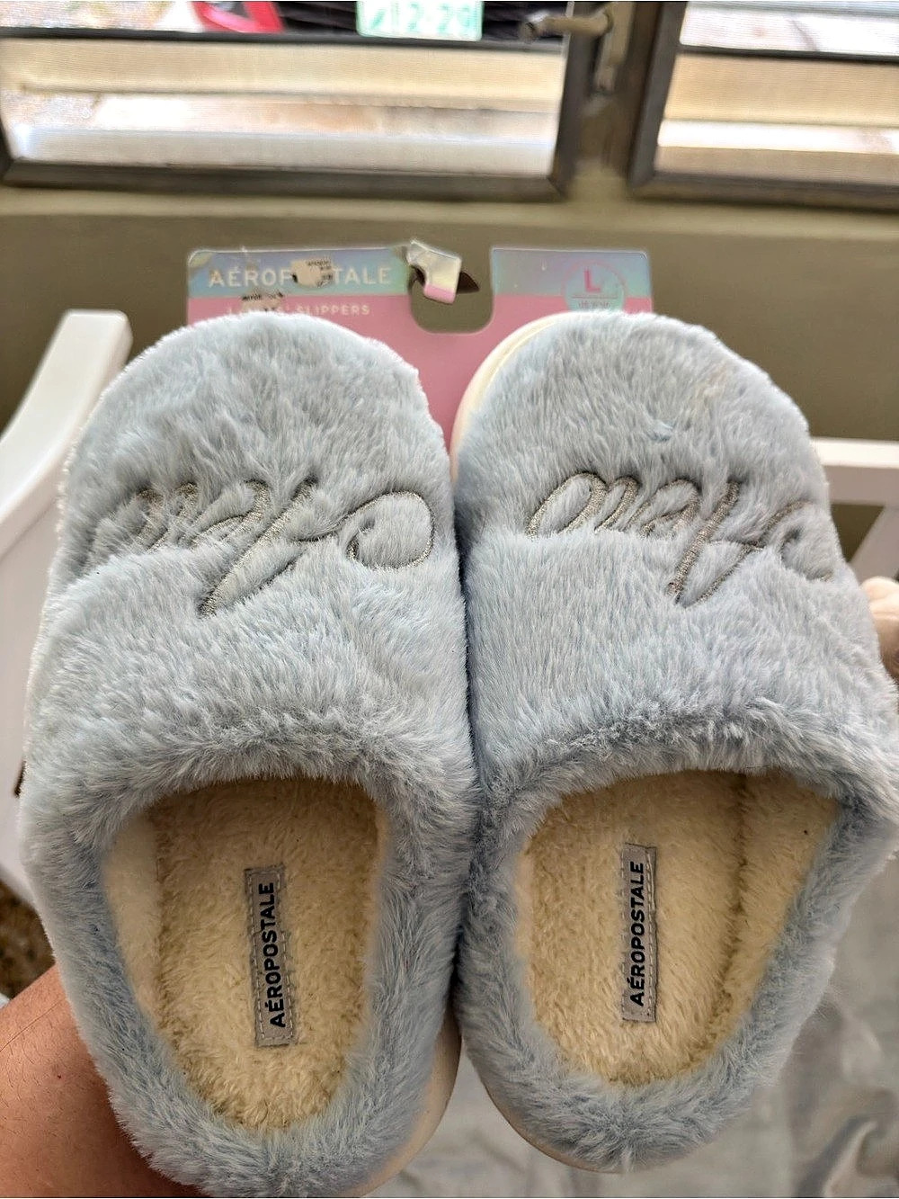 AEROPOSTALE Fuzzy Embroidered Logo Indoor/Outdoor Slippers Gray Large
